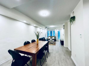 Peaceful and Cozy Vacation Home Close to 401 and 404